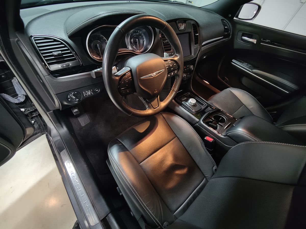 2022 Chrysler 300 photo 29