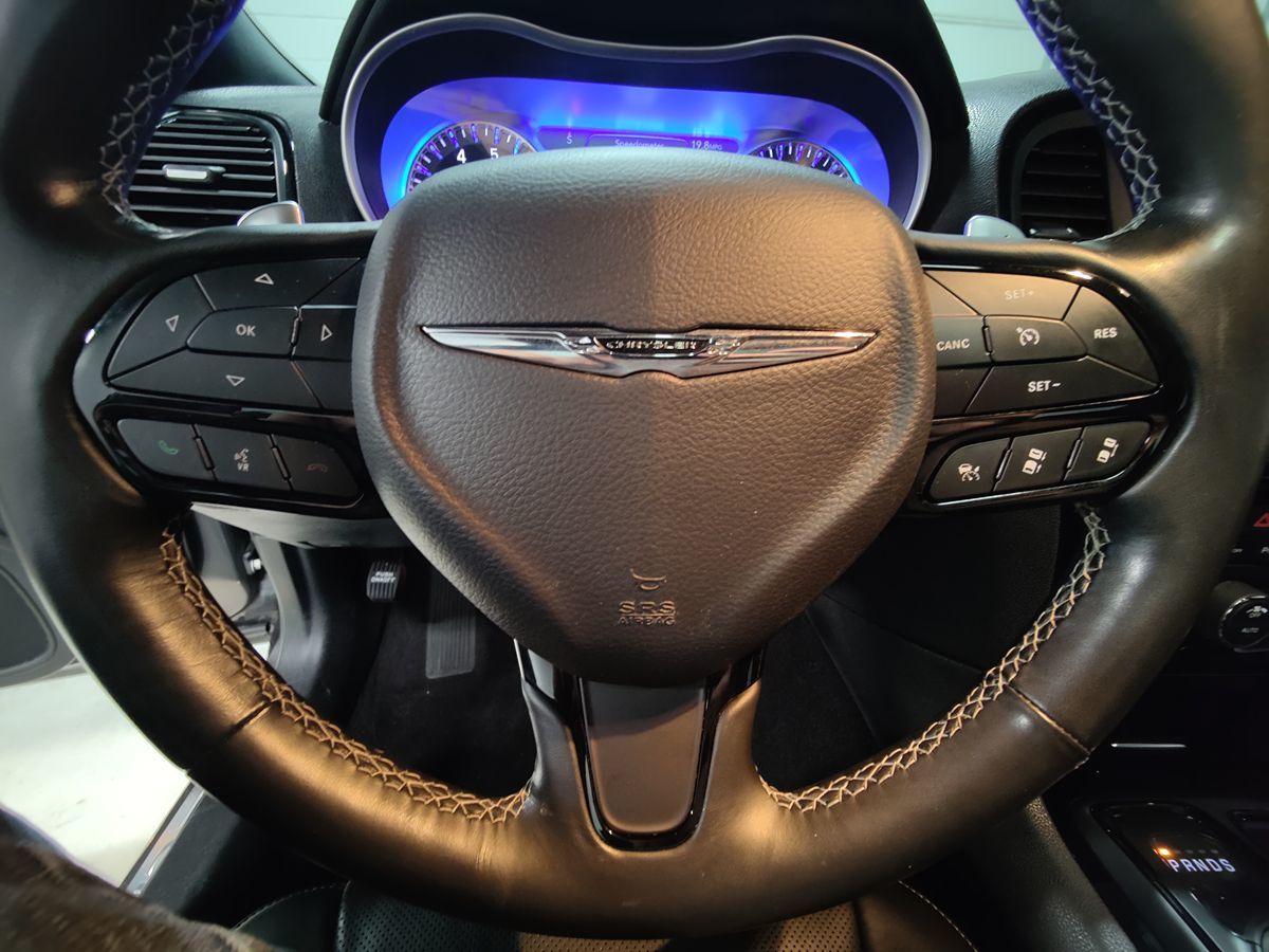 2022 Chrysler 300 photo 31