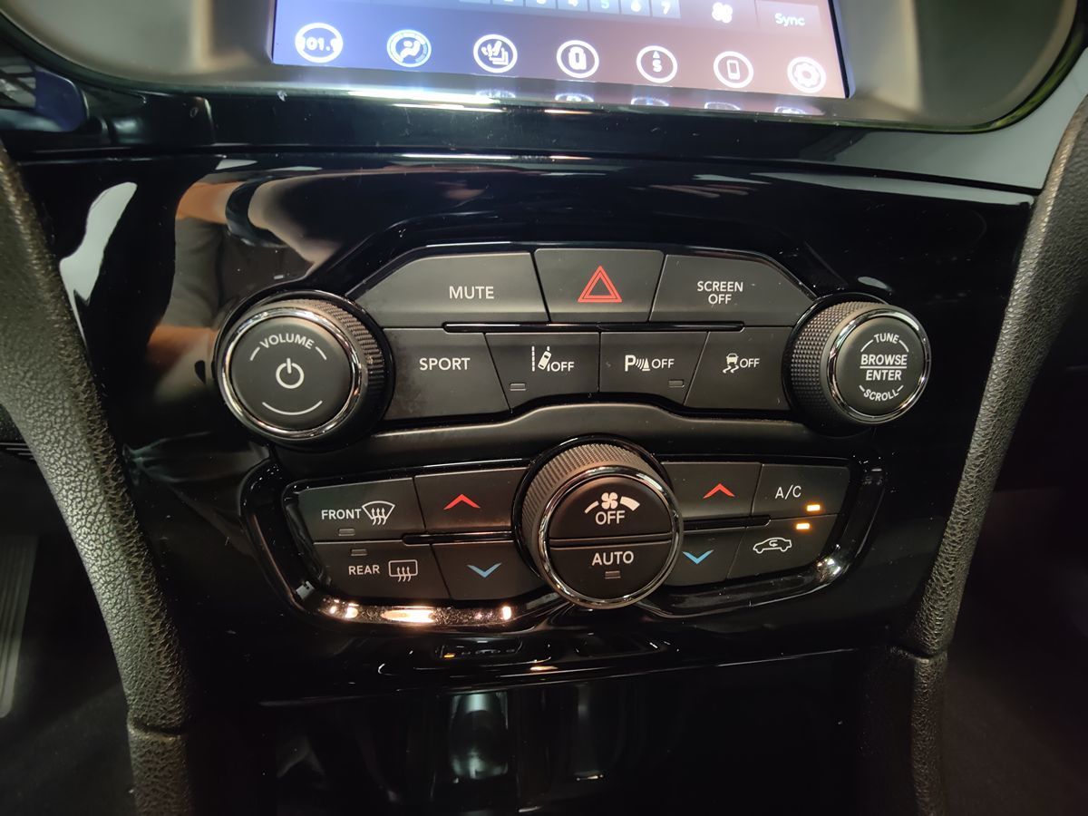 2022 Chrysler 300 photo 35