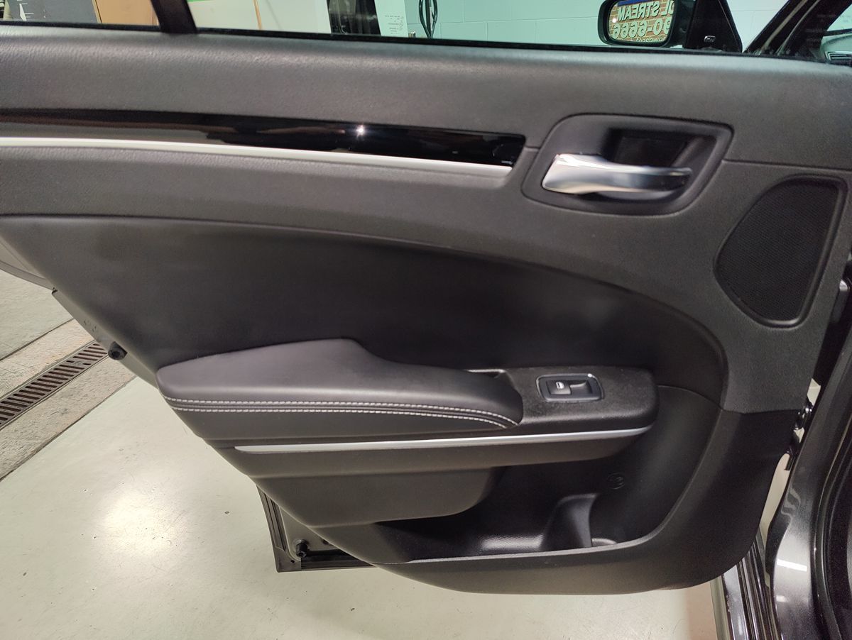 2022 Chrysler 300 photo 48