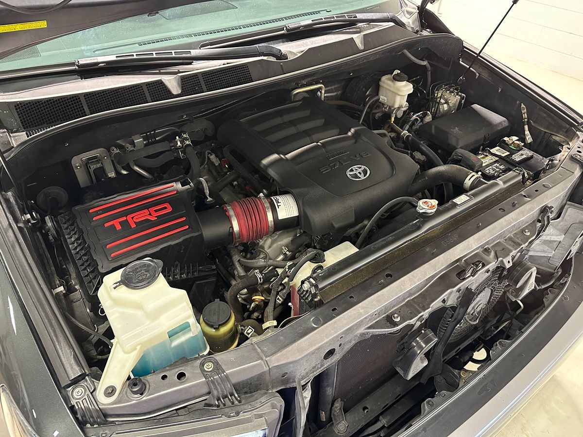 2018 Toyota Sequoia SR5 photo 3