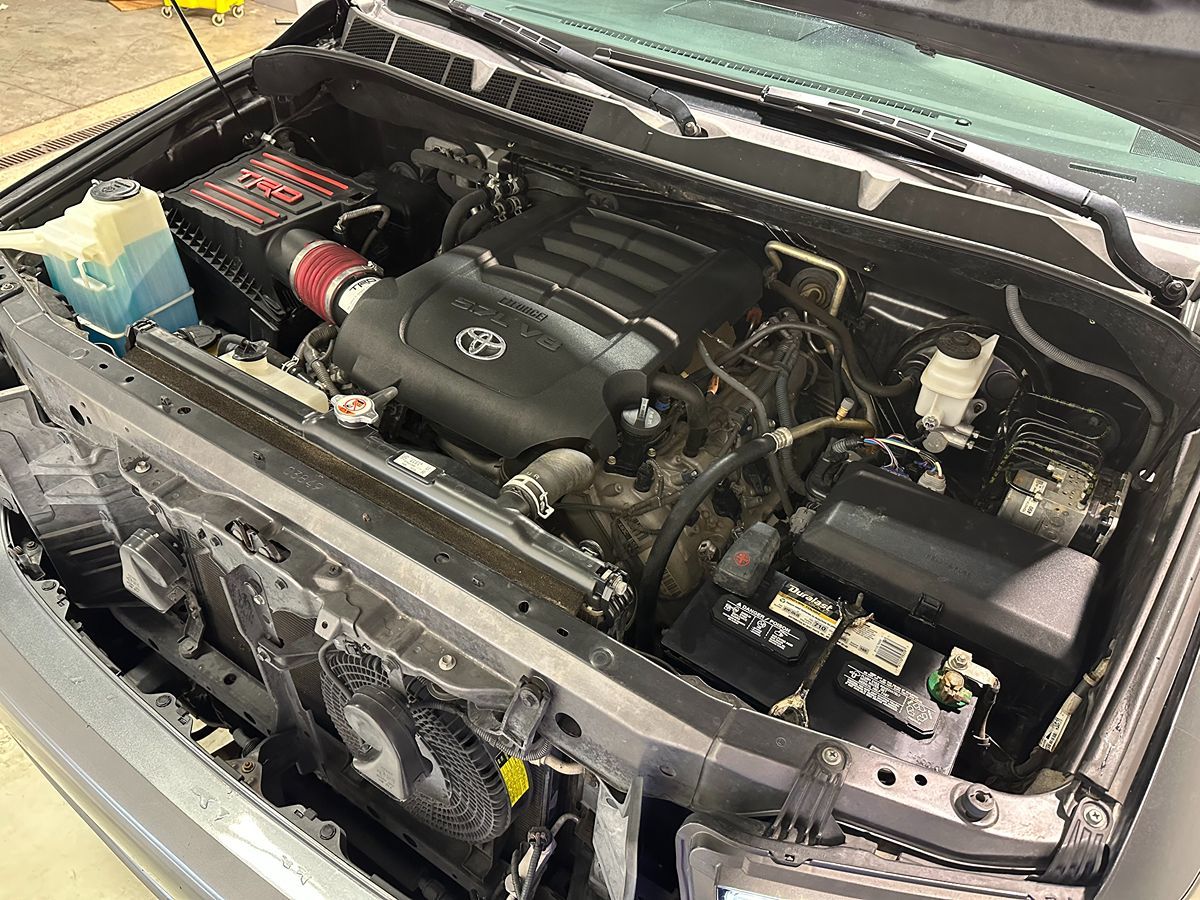 2018 Toyota Sequoia SR5 photo 4
