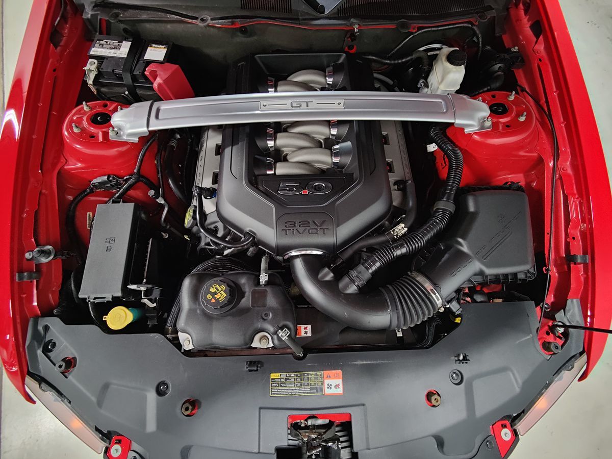 2011 Ford Mustang GT Premium photo 4