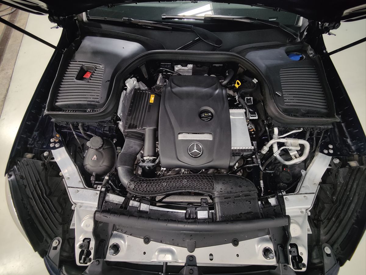 2019 Mercedes Benz GLC 300 4MATIC photo 4