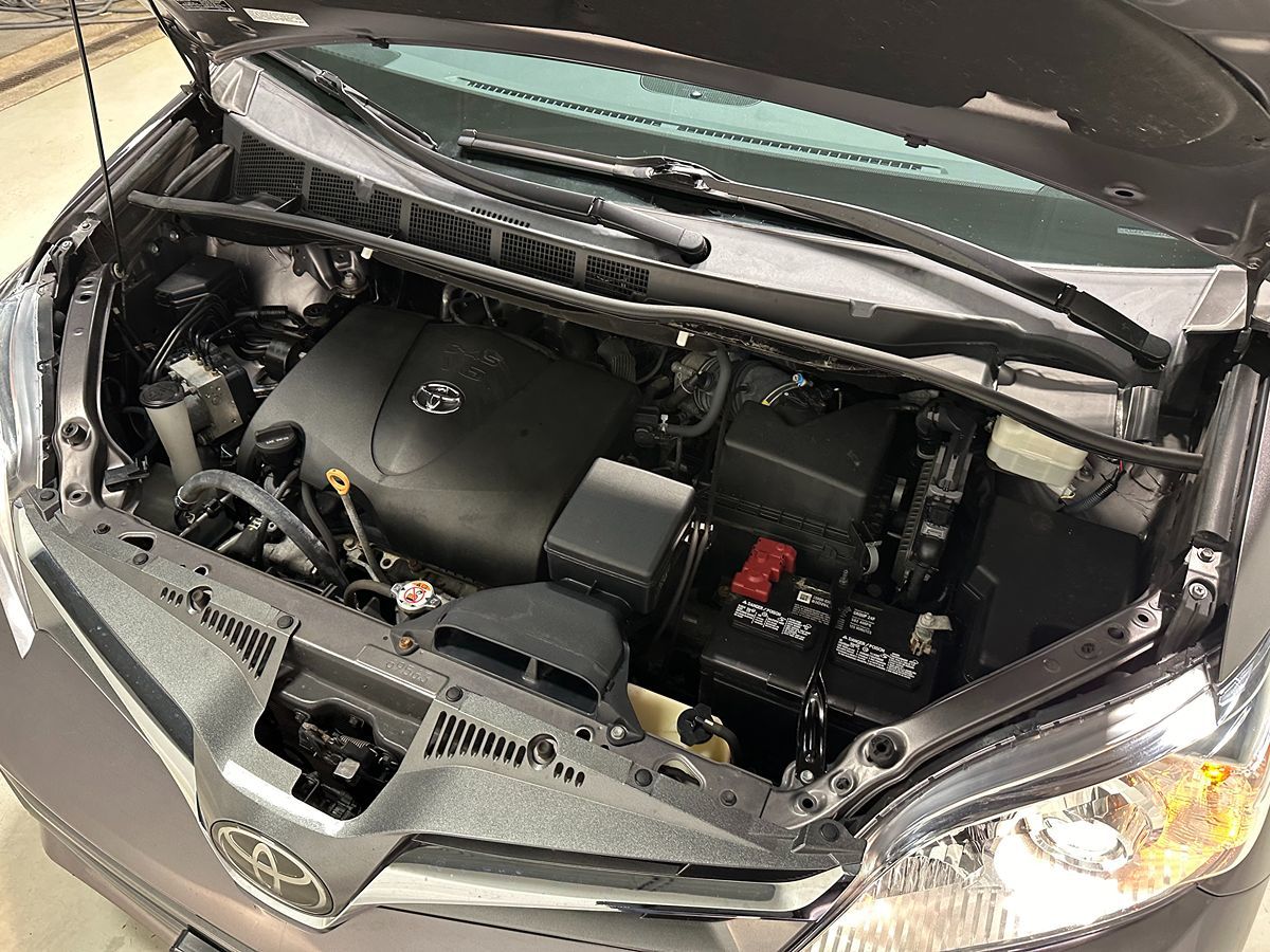 2020 Toyota Sienna XLE Premium photo 3