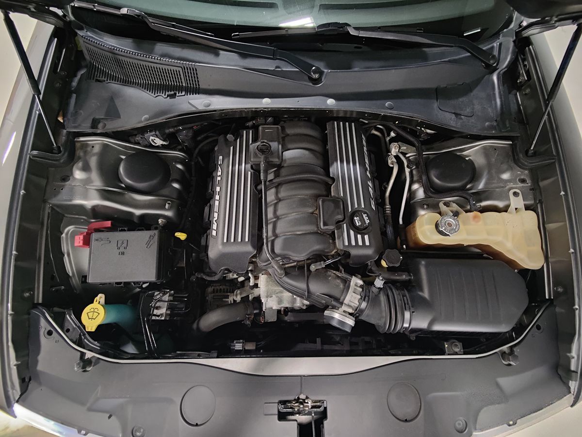 2012 Dodge Charger SRT8 photo 4