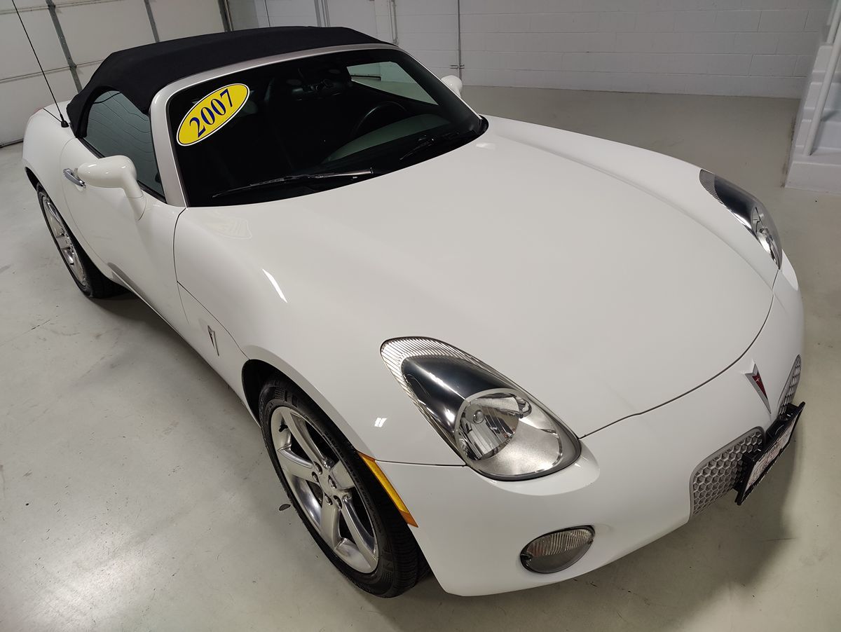 2007 Pontiac Solstice photo 2