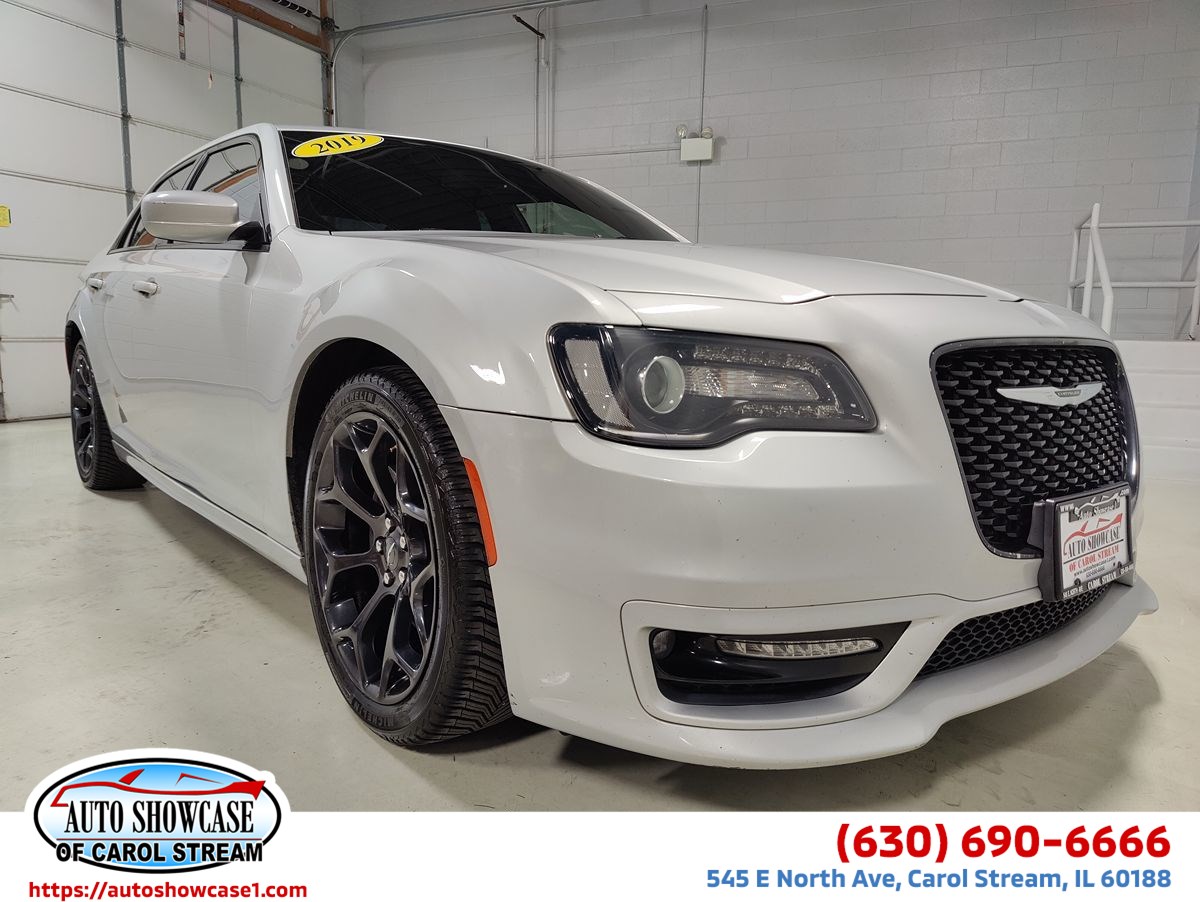 2019 Chrysler 300 S's photo
