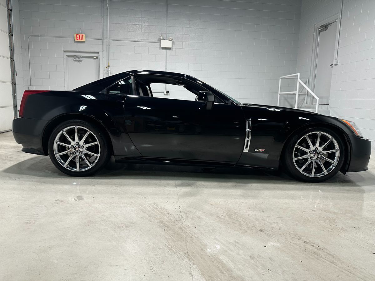 2009 Cadillac XLR V - Photo 2