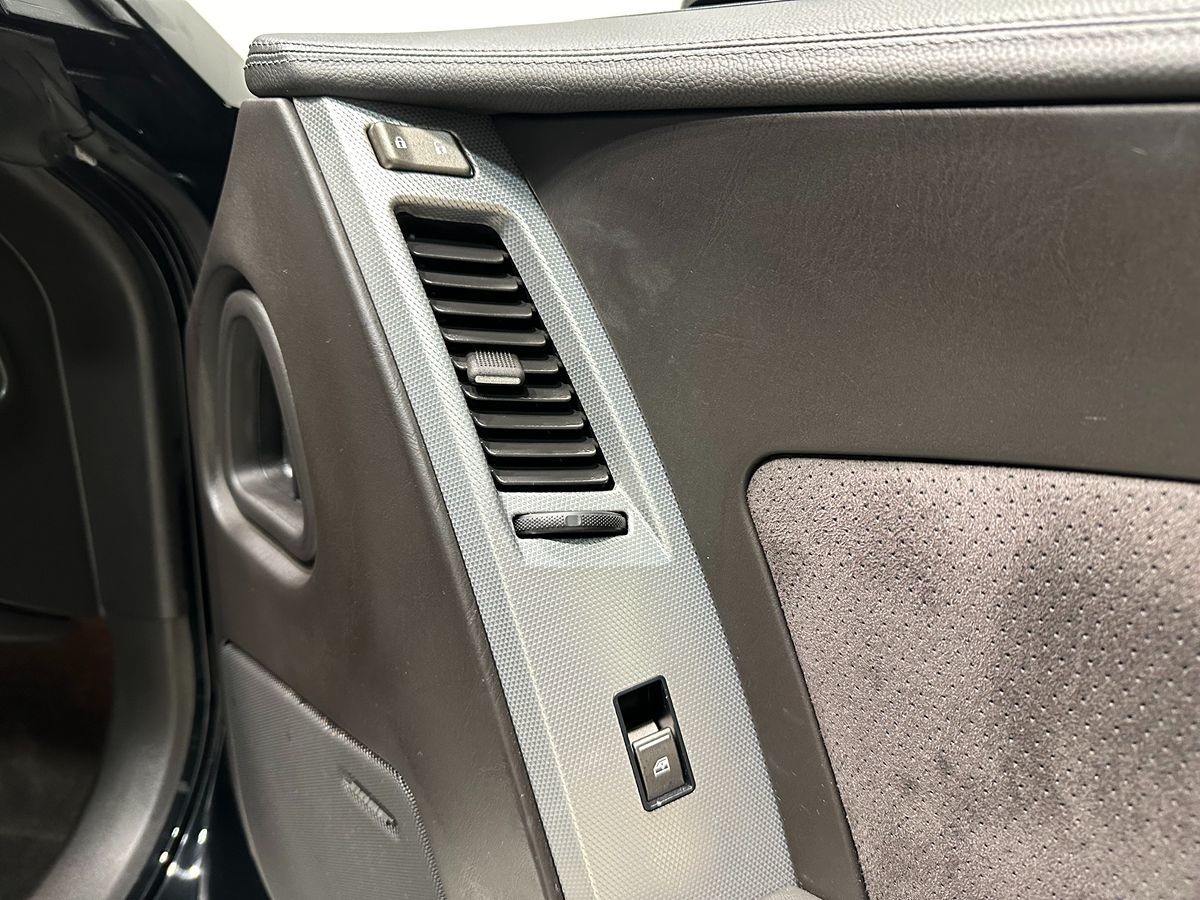 2009 Cadillac XLR V - Photo 15