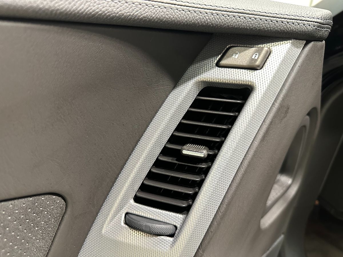 2009 Cadillac XLR V - Photo 26