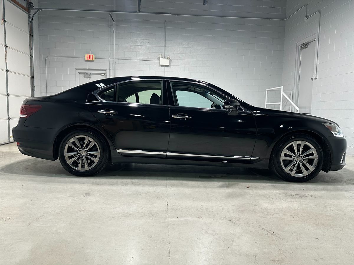 Photo 2 of this Lexus LS 460