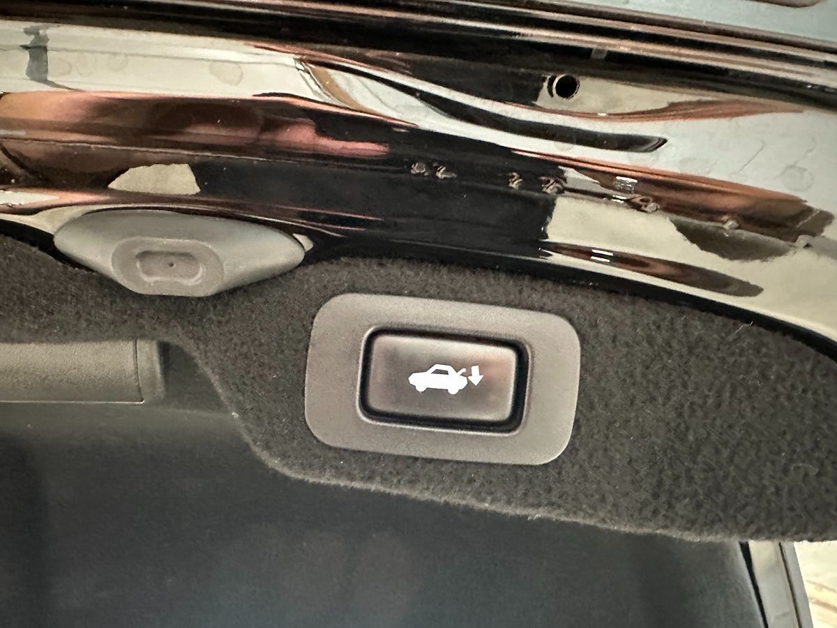 Photo 8 of this Lexus LS 460