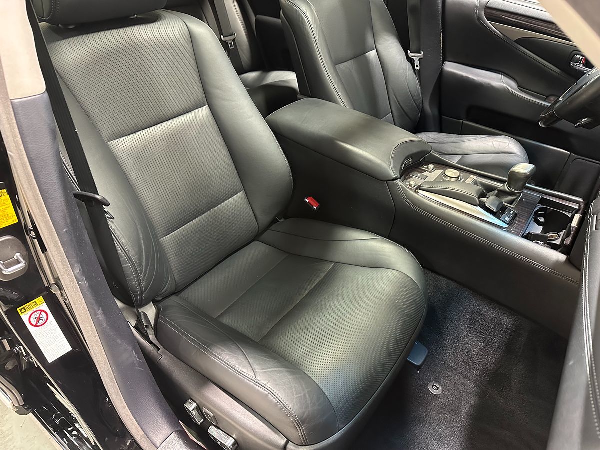 Photo 12 of this Lexus LS 460