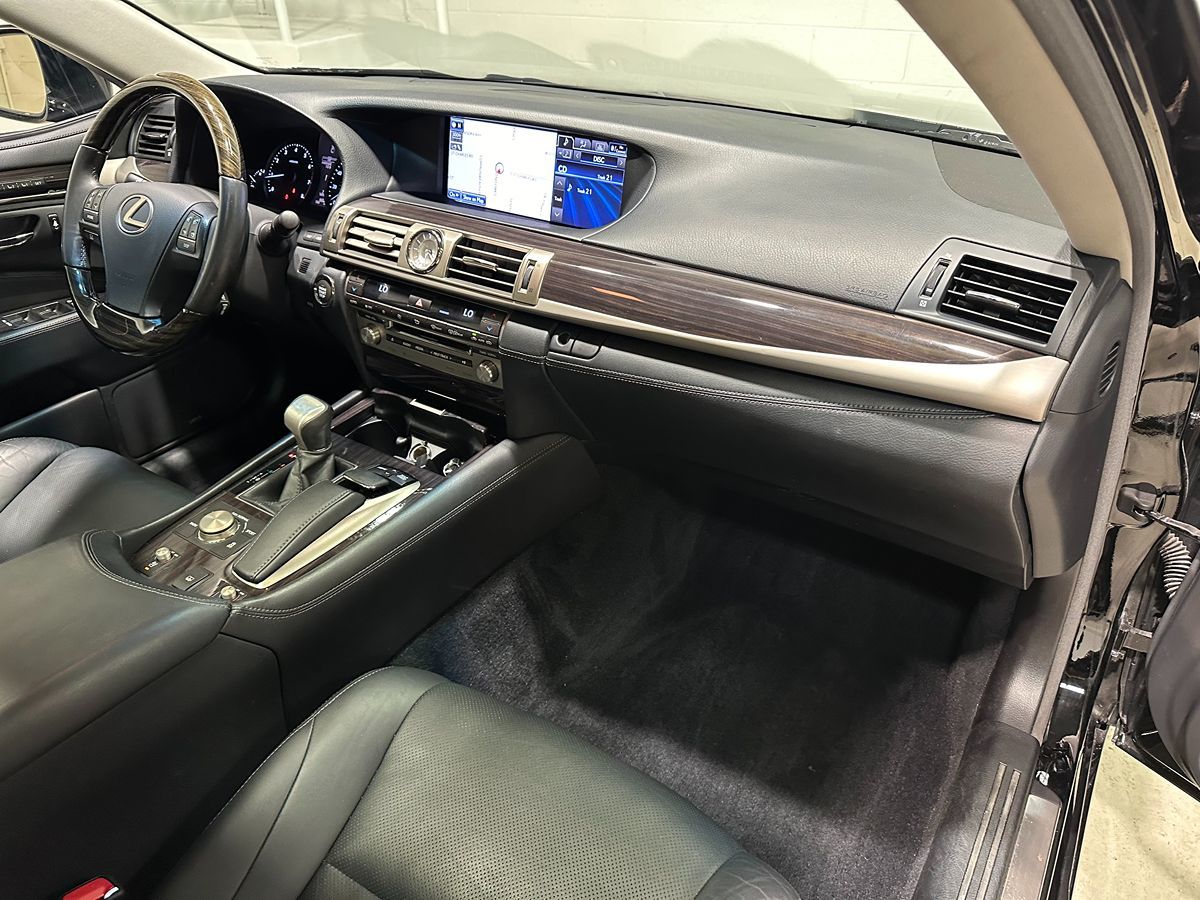Photo 13 of this Lexus LS 460