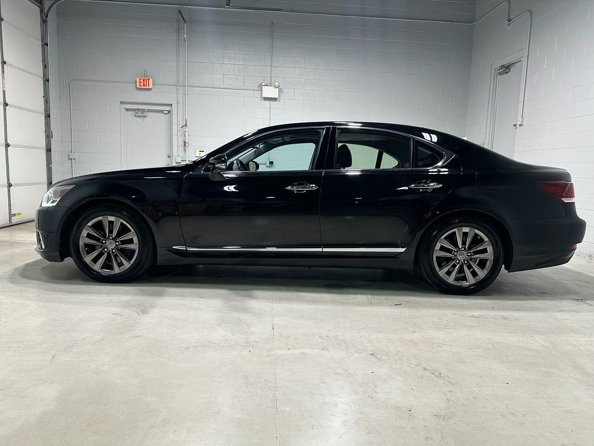 Photo 18 of this Lexus LS 460