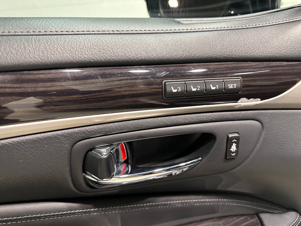 Photo 24 of this Lexus LS 460
