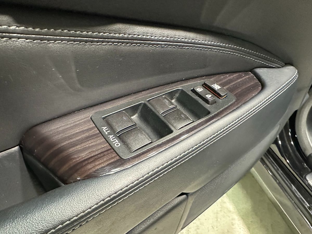 Photo 25 of this Lexus LS 460