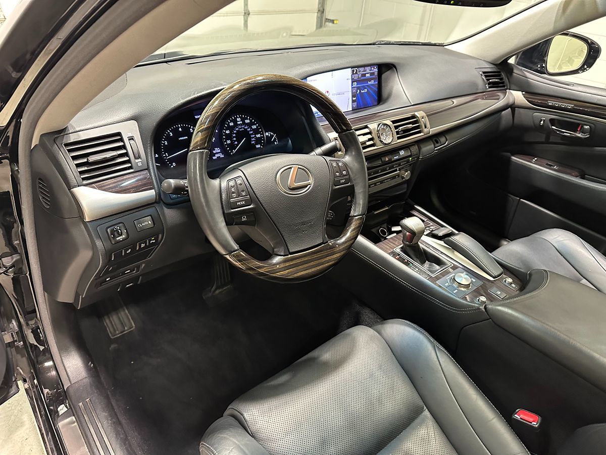 Photo 29 of this Lexus LS 460