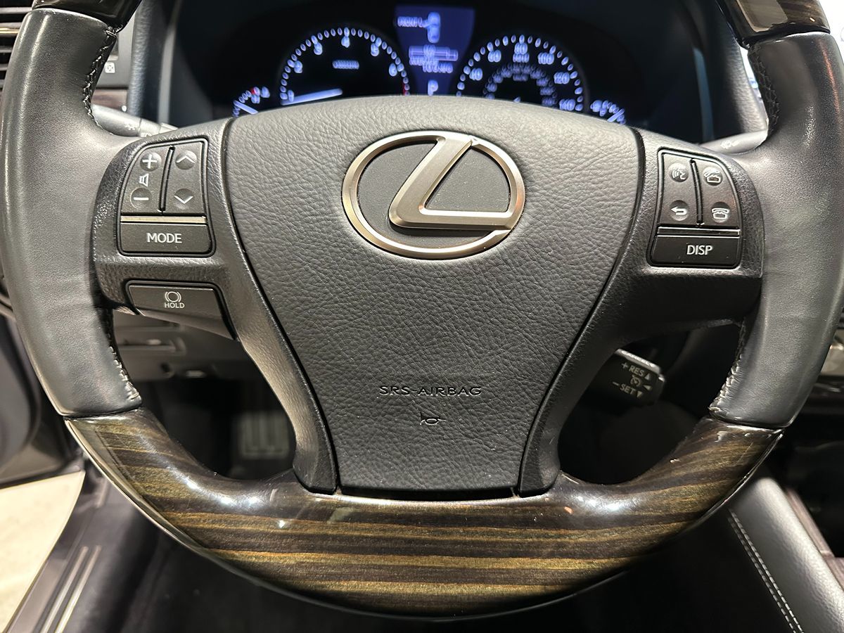 Photo 32 of this Lexus LS 460