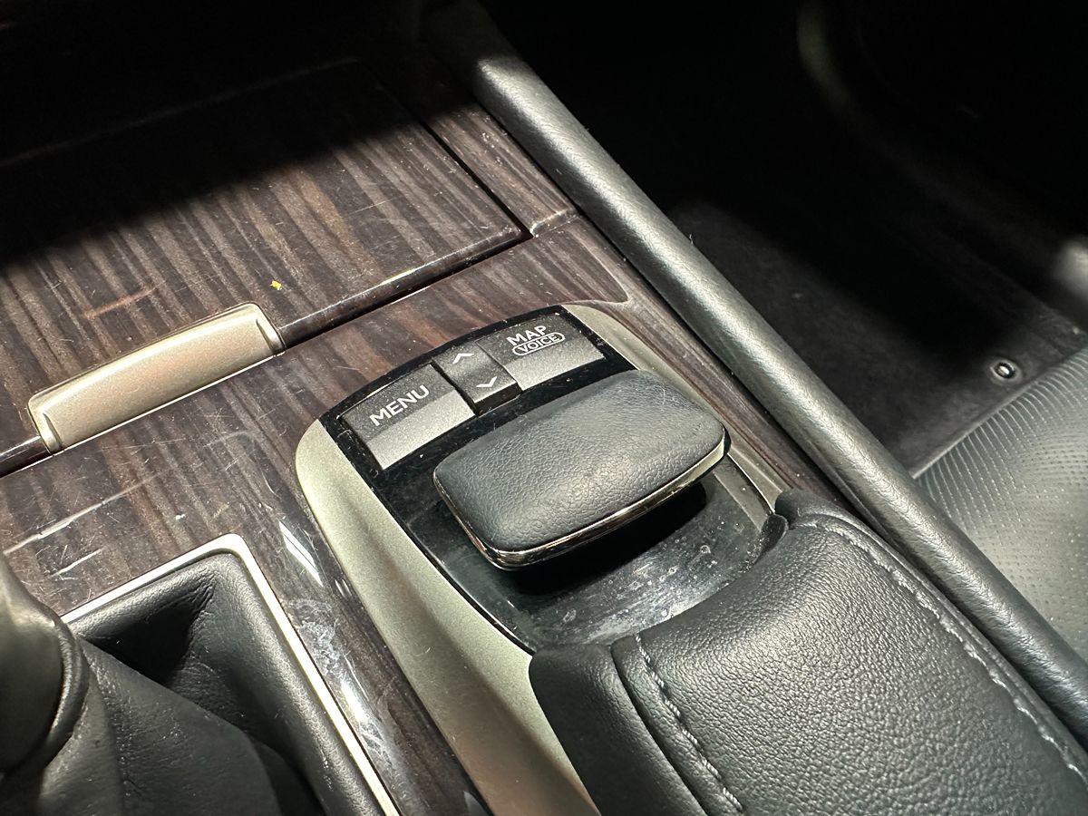 Photo 35 of this Lexus LS 460