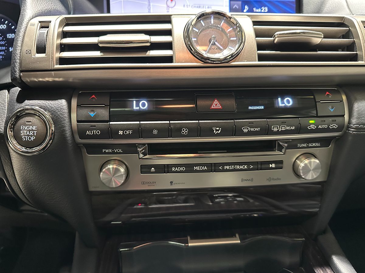 Photo 36 of this Lexus LS 460