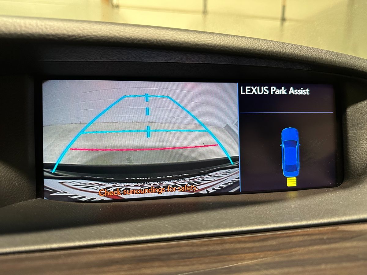 Photo 38 of this Lexus LS 460