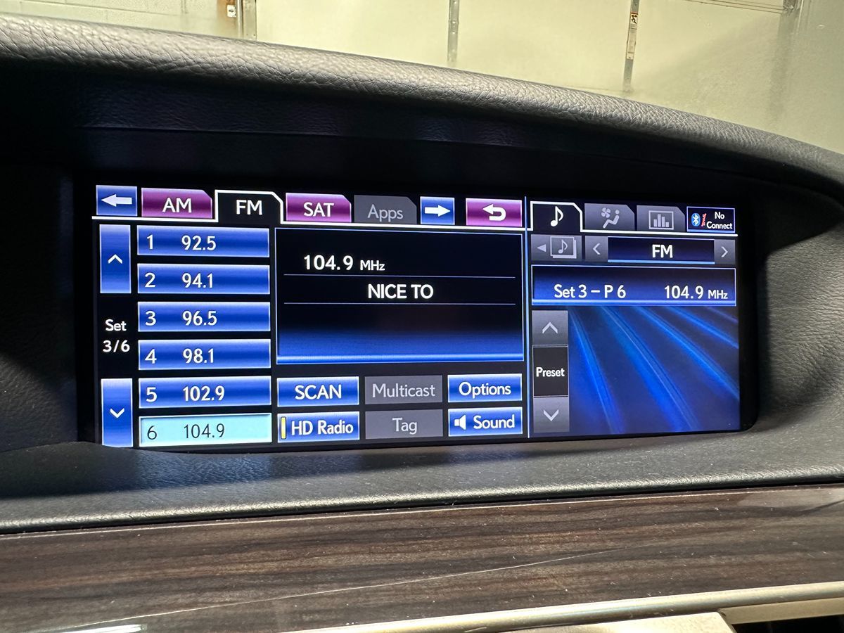 Photo 40 of this Lexus LS 460