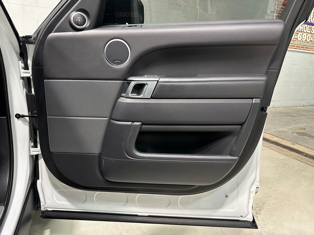 Photo 11 of this Land Rover Range Rover Sport