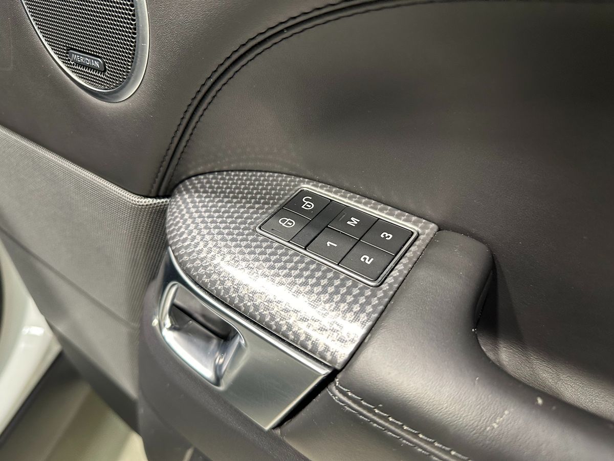 Photo 12 of this Land Rover Range Rover Sport