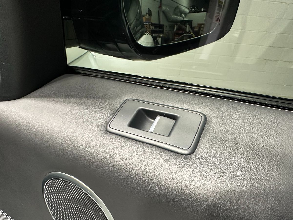 Photo 13 of this Land Rover Range Rover Sport