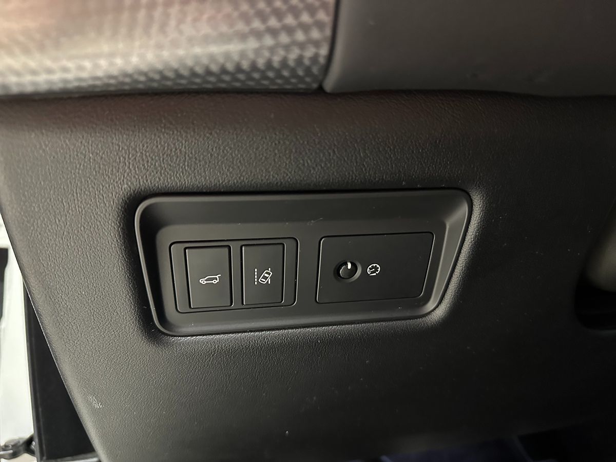 Photo 35 of this Land Rover Range Rover Sport