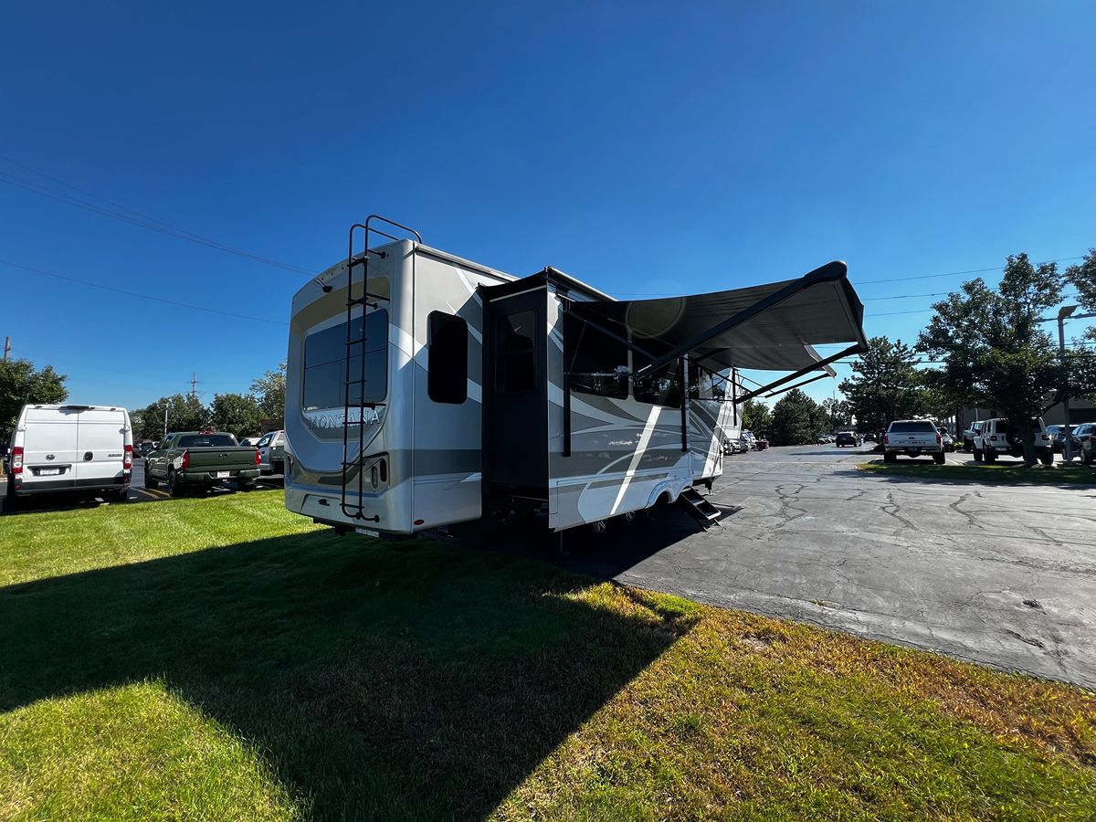 Photo 8 of this Keystone Montana Legacy 3231CK