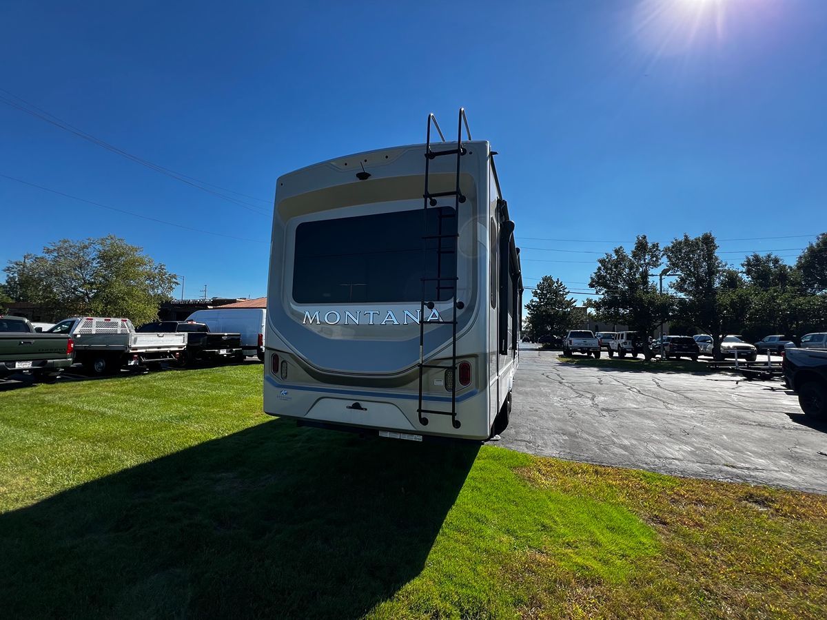 Photo 21 of this Keystone Montana Legacy 3231CK