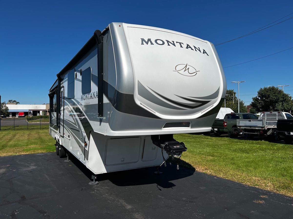 Photo 27 of this Keystone Montana Legacy 3231CK