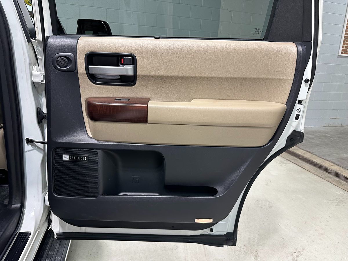 Photo 15 of this Toyota Sequoia