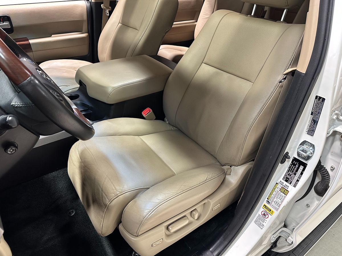 Photo 35 of this Toyota Sequoia