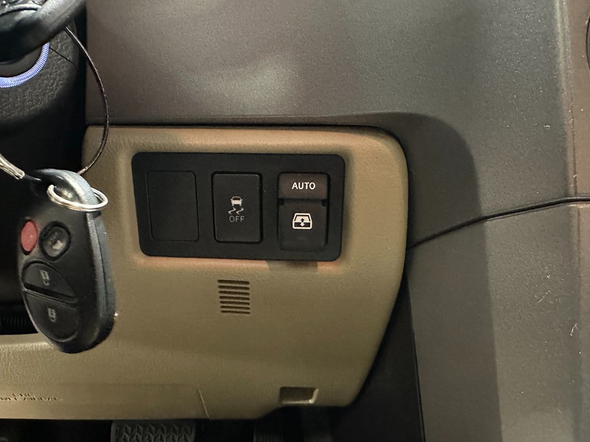 Photo 40 of this Toyota Sequoia