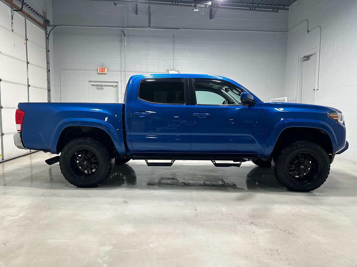 Photo 2 of this Toyota Tacoma