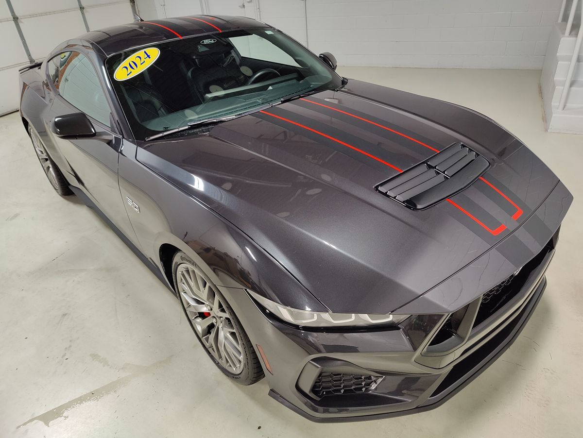 Photo 2 of this Ford Mustang