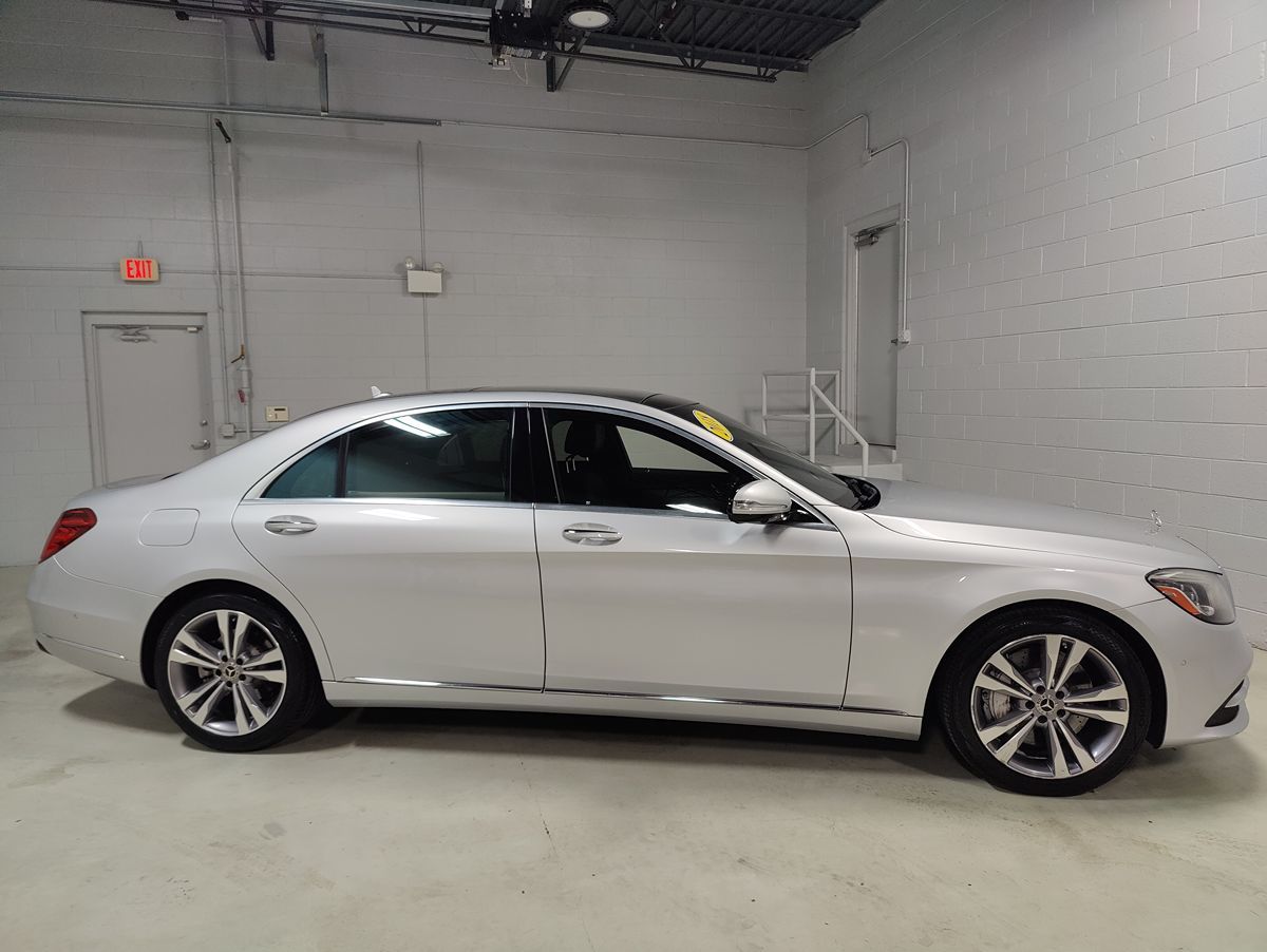 Photo 5 of this Mercedes-Benz S 560