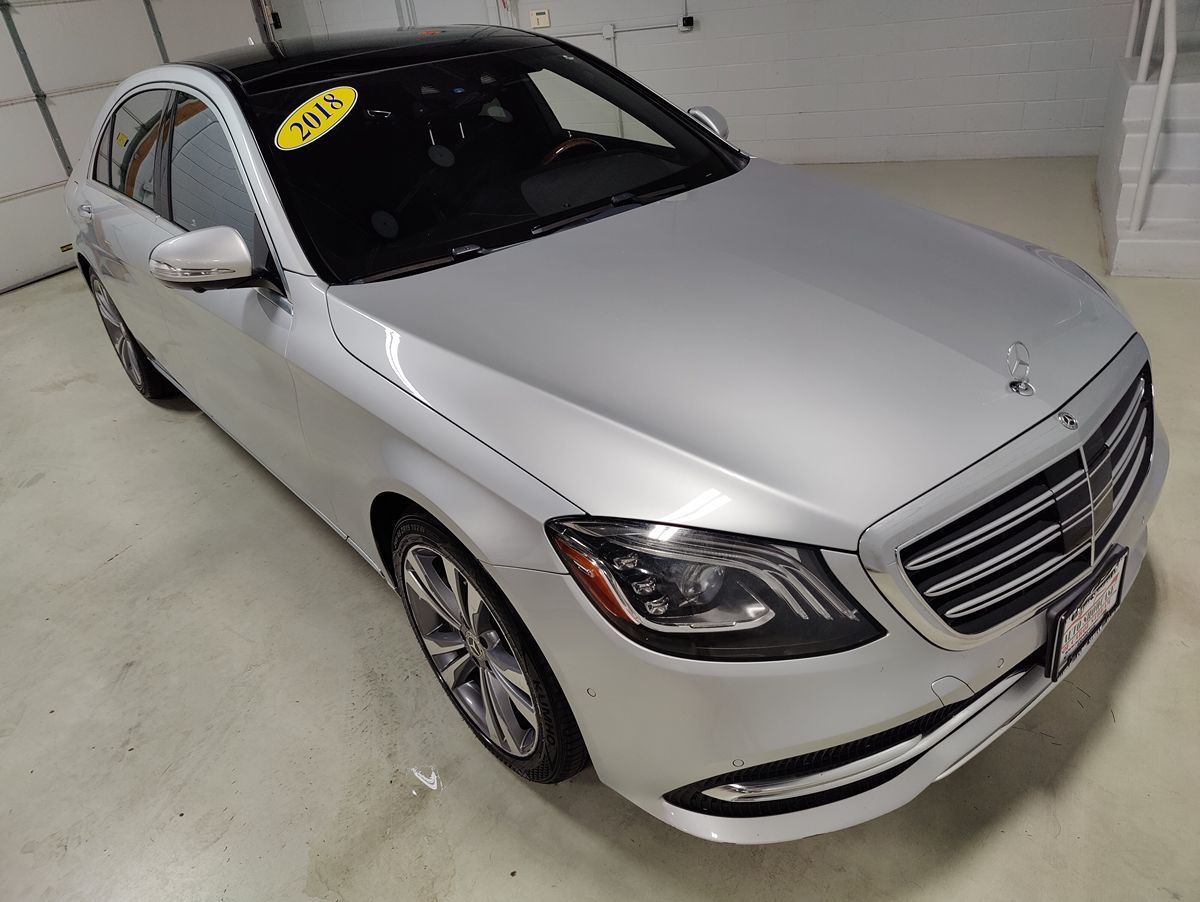 Photo 2 of this Mercedes-Benz S 560