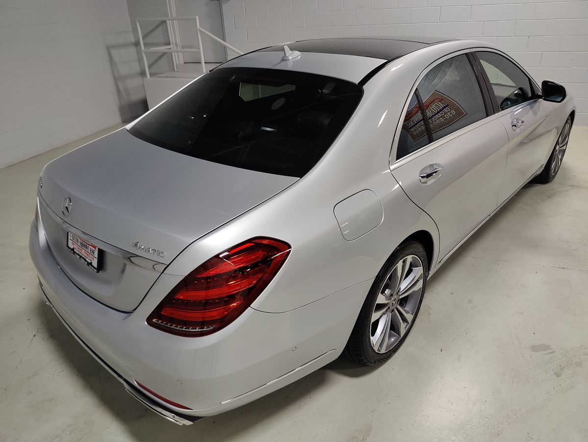 Photo 6 of this Mercedes-Benz S 560