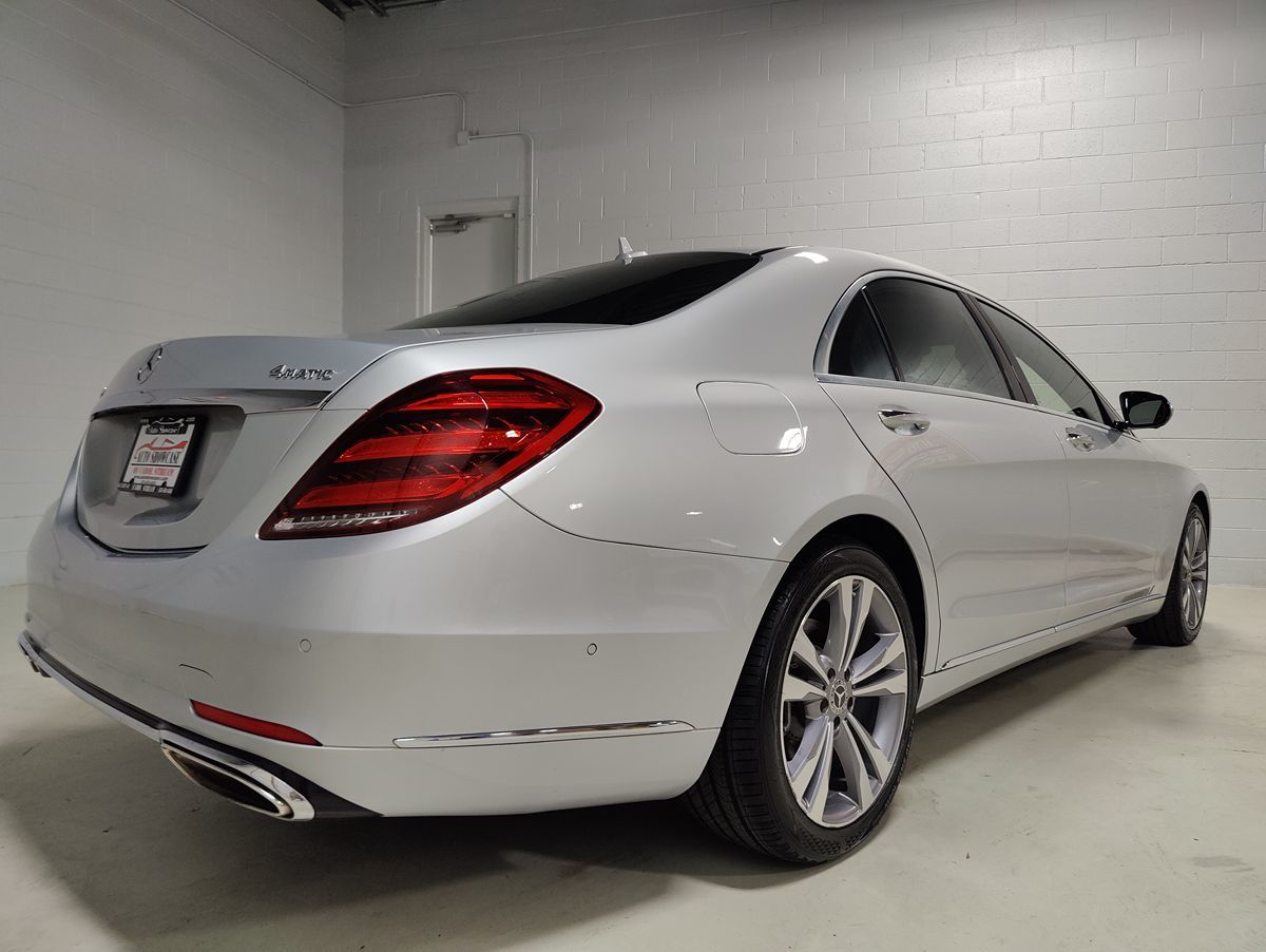 Photo 7 of this Mercedes-Benz S 560
