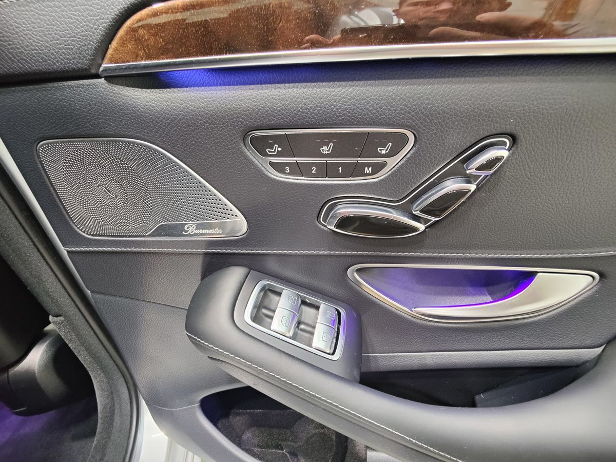 Photo 19 of this Mercedes-Benz S 560