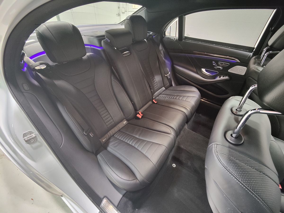 Photo 21 of this Mercedes-Benz S 560