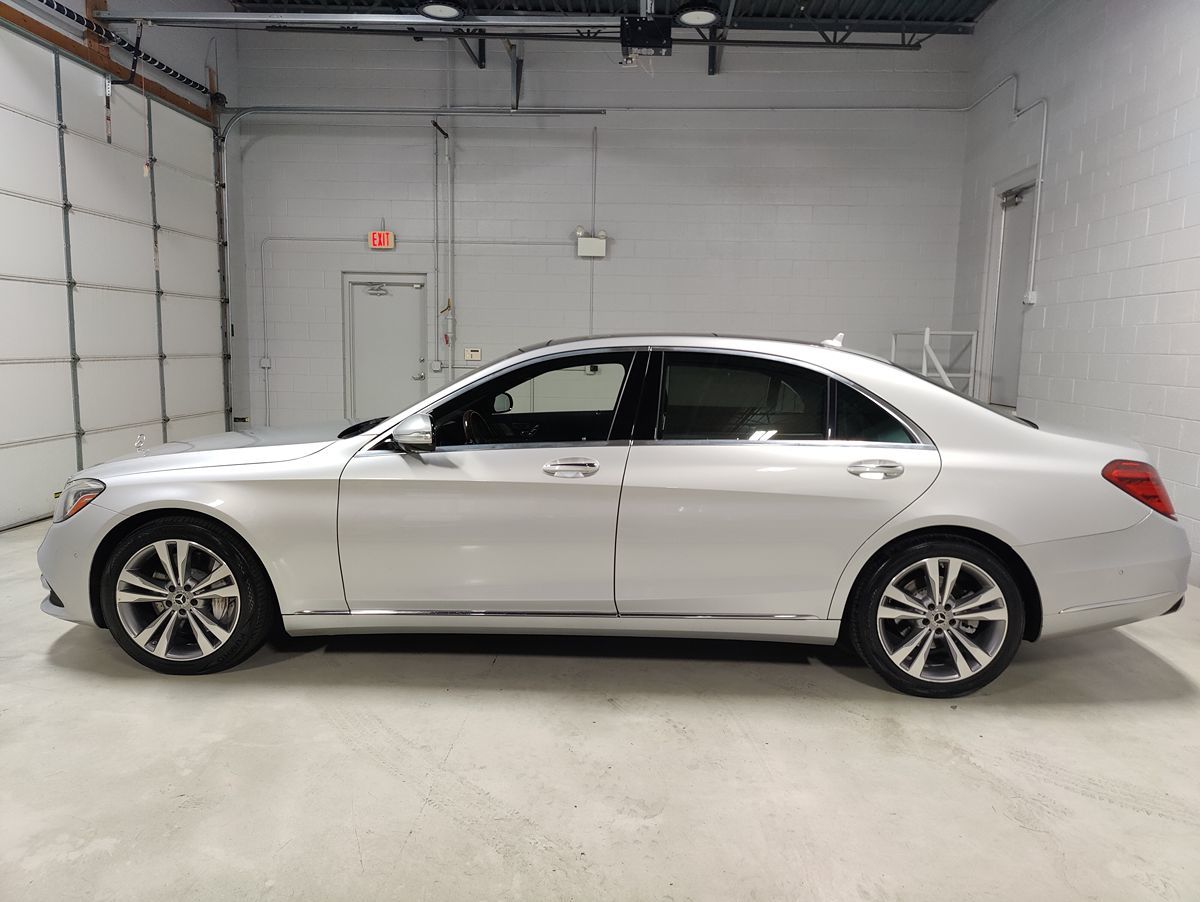 Photo 24 of this Mercedes-Benz S 560