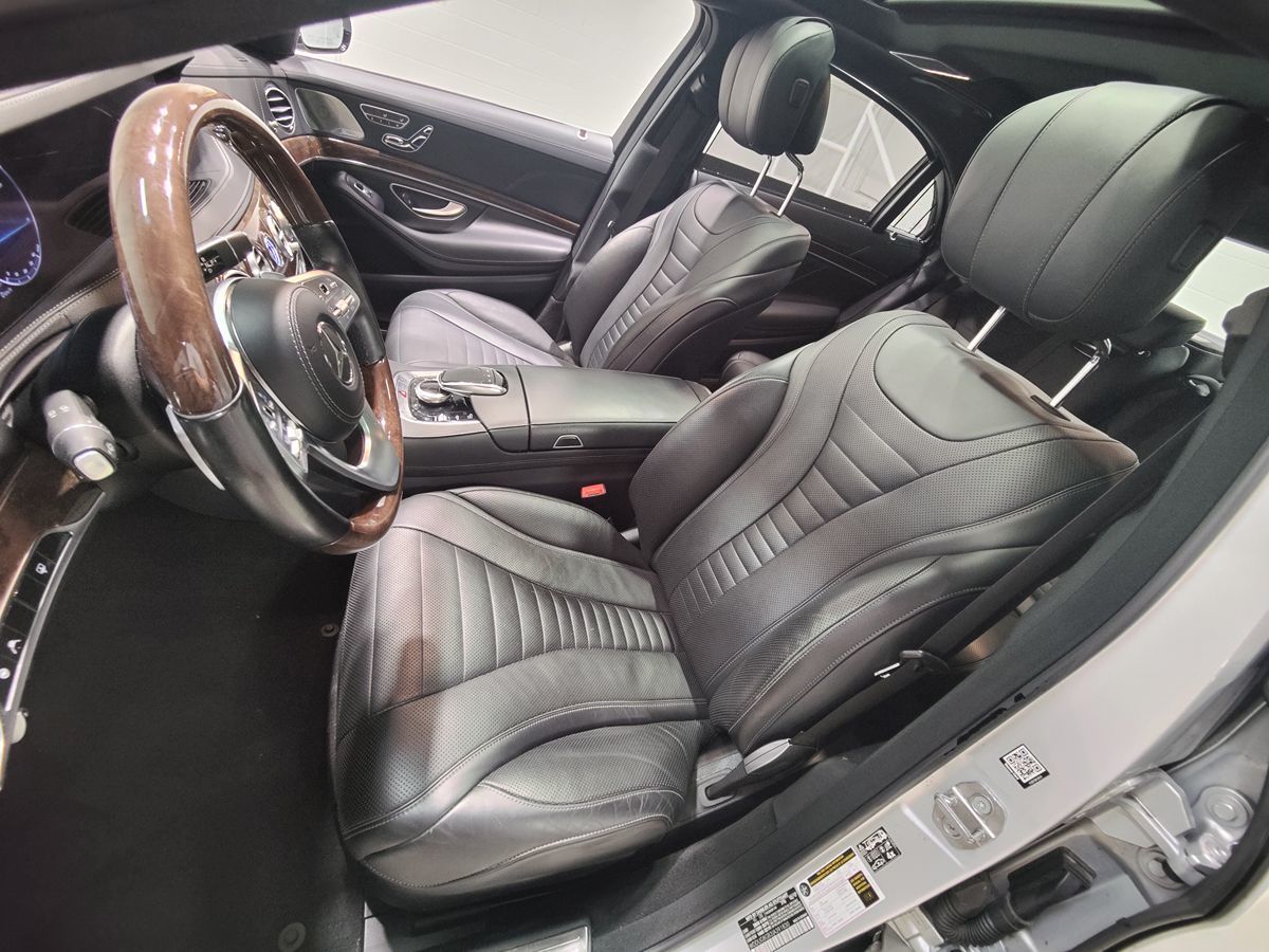 Photo 29 of this Mercedes-Benz S 560