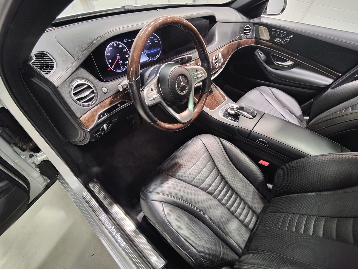 Photo 30 of this Mercedes-Benz S 560