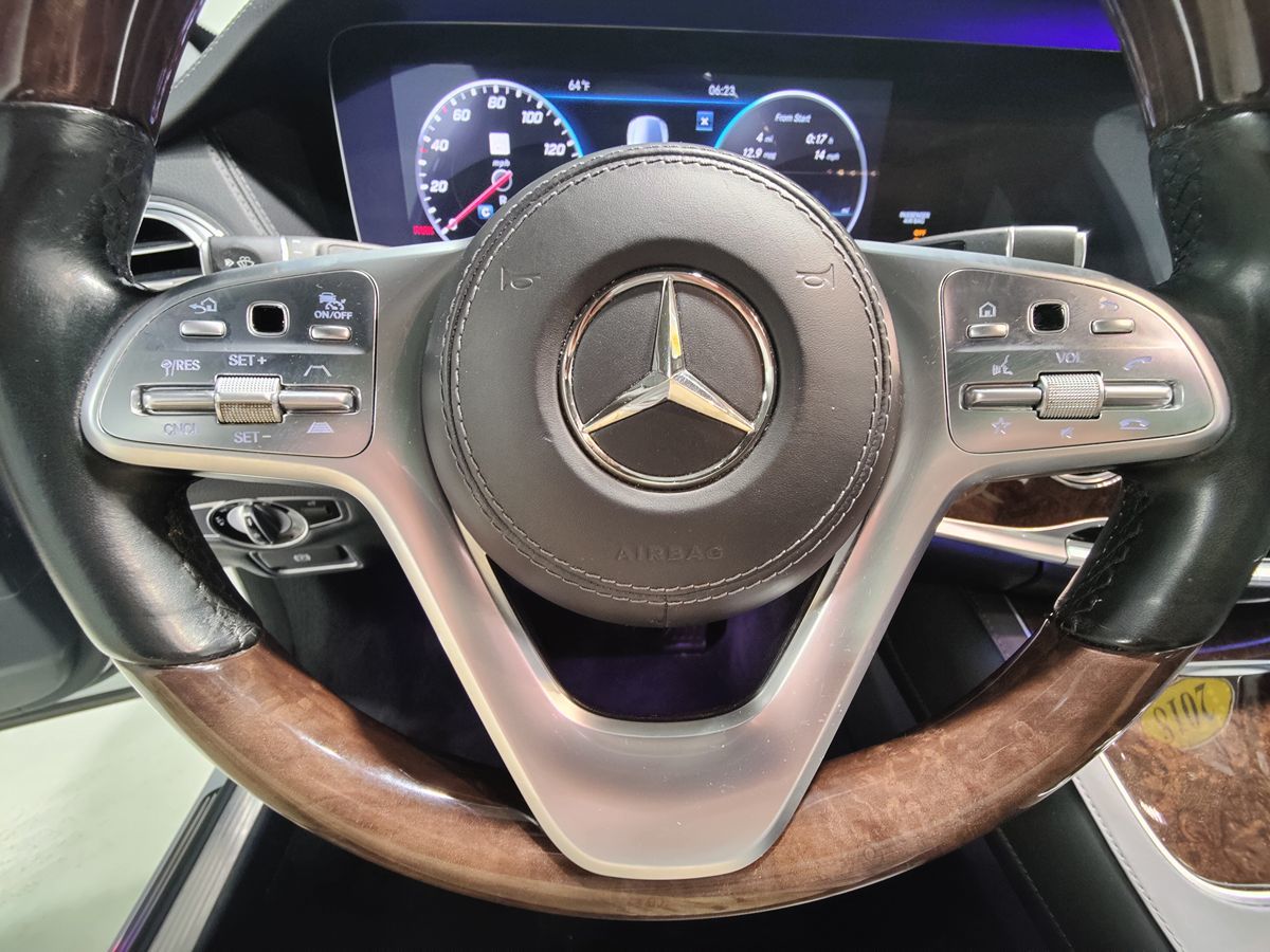 Photo 33 of this Mercedes-Benz S 560